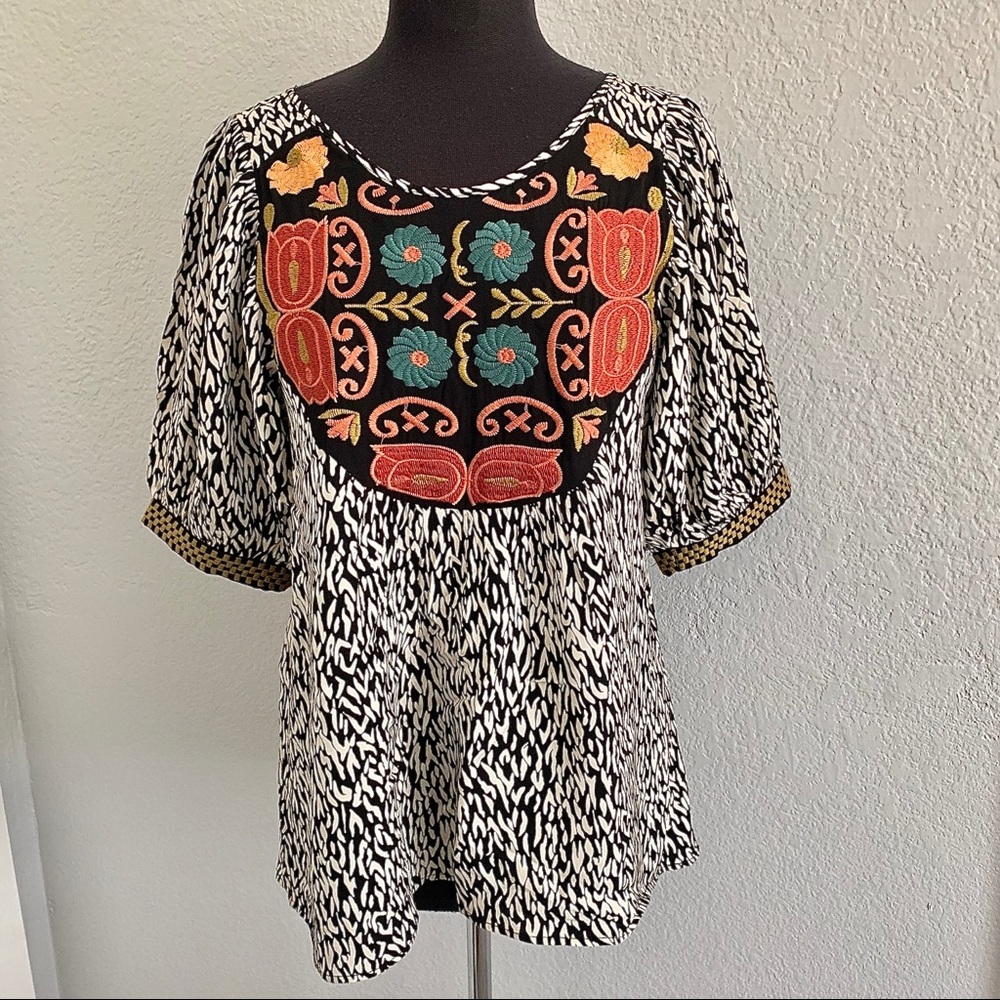 THML elegant flowy top w/embroidery size M
